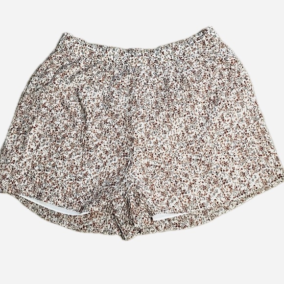 LOFT High Rise Flowy Pleated Floral Shorts | XL - Picture 4 of 6